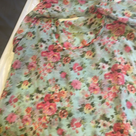 Floral Sleeveless Layered Top - Picture 4 of 4